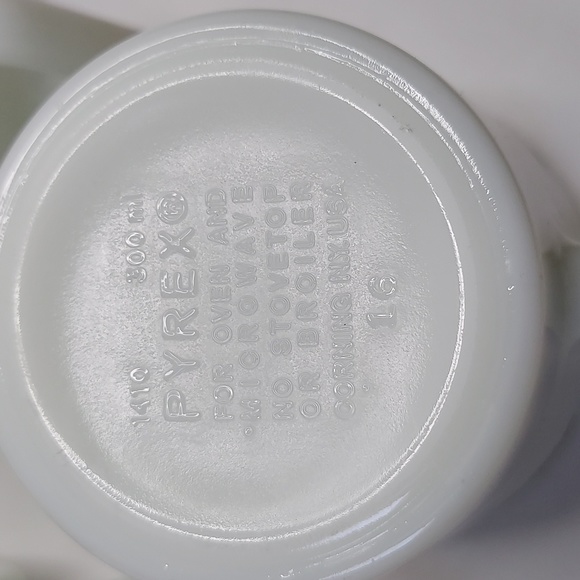 Pyrex Spring Blossom Mugs, EVC, set of 4 - Picture 4 of 9